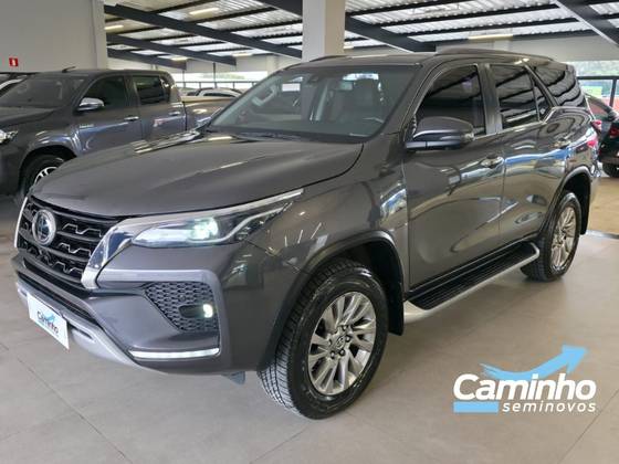 TOYOTA HILUX SW4 2.8 D-4D TURBO DIESEL SRX 4X4 AUTOMÁTICO